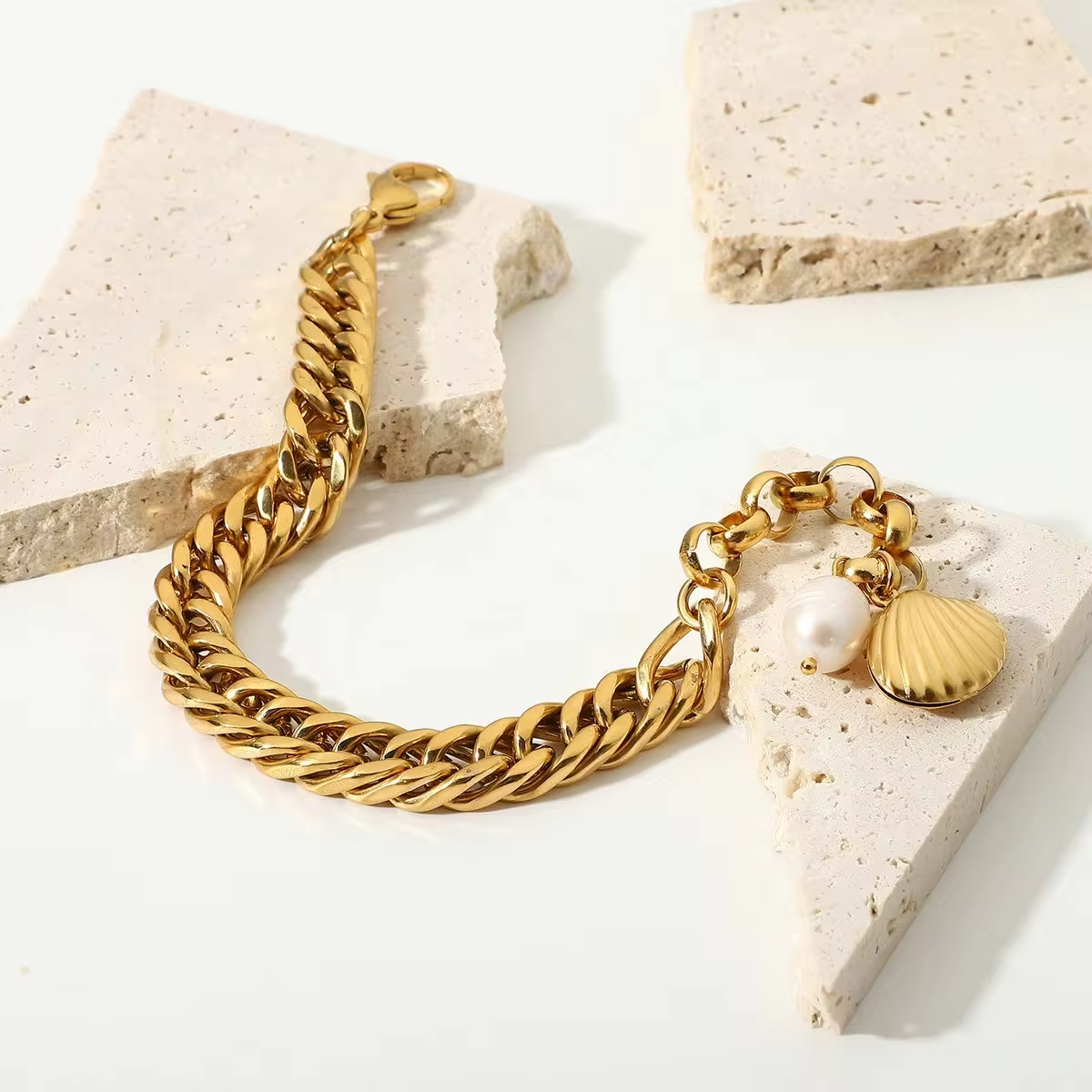 Pearl Shell Splendour Gold Loose Bracelet