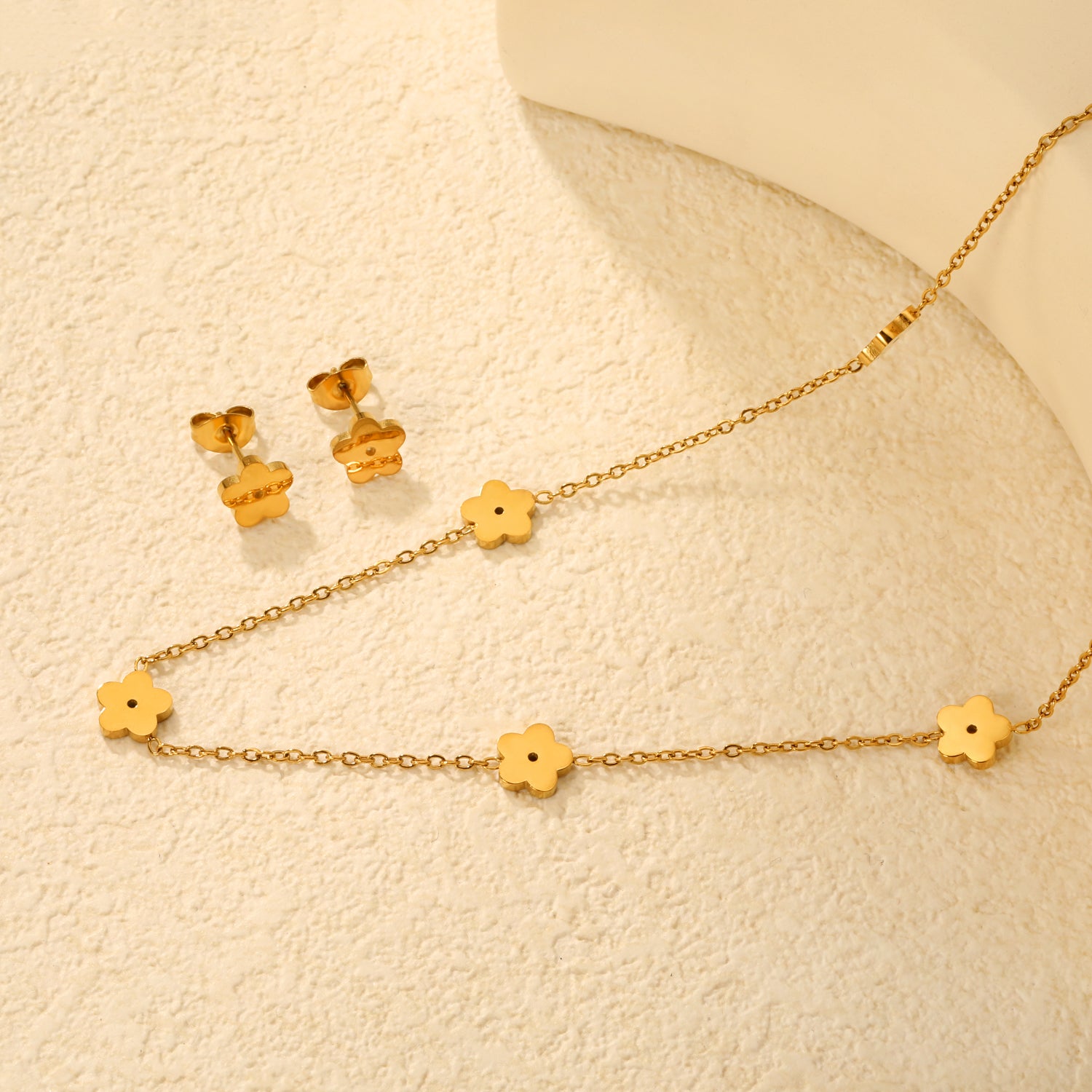 Gold Flower Pendant Set