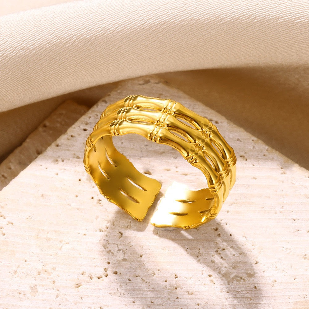 Radiant Loop Gold Ring