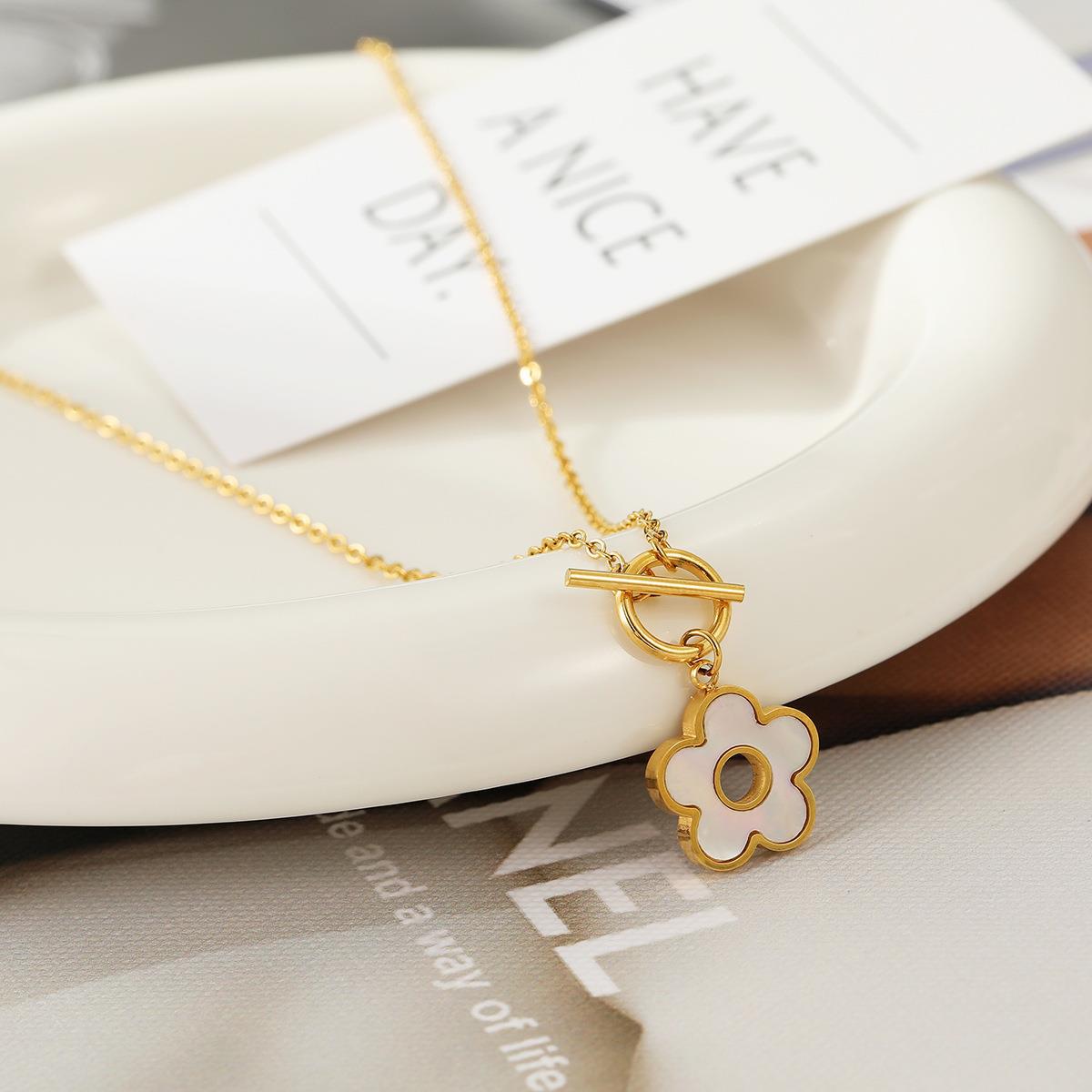 Mother of Pearl Bloom Necklace