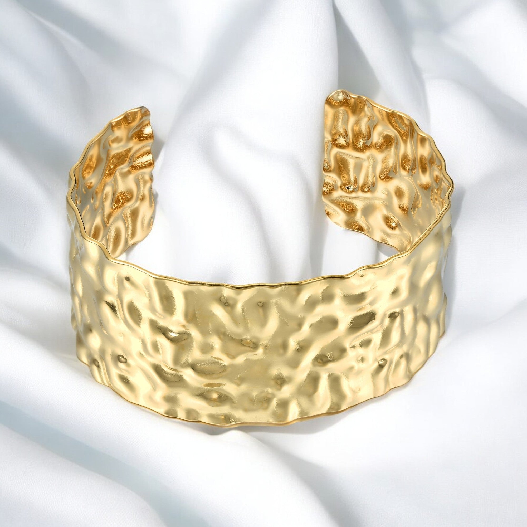 Glamourous Gold Cuff