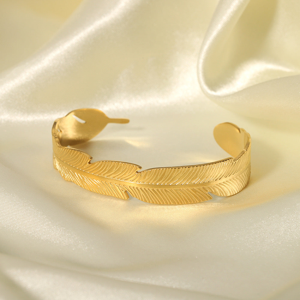 Featherlite Gold Cuff