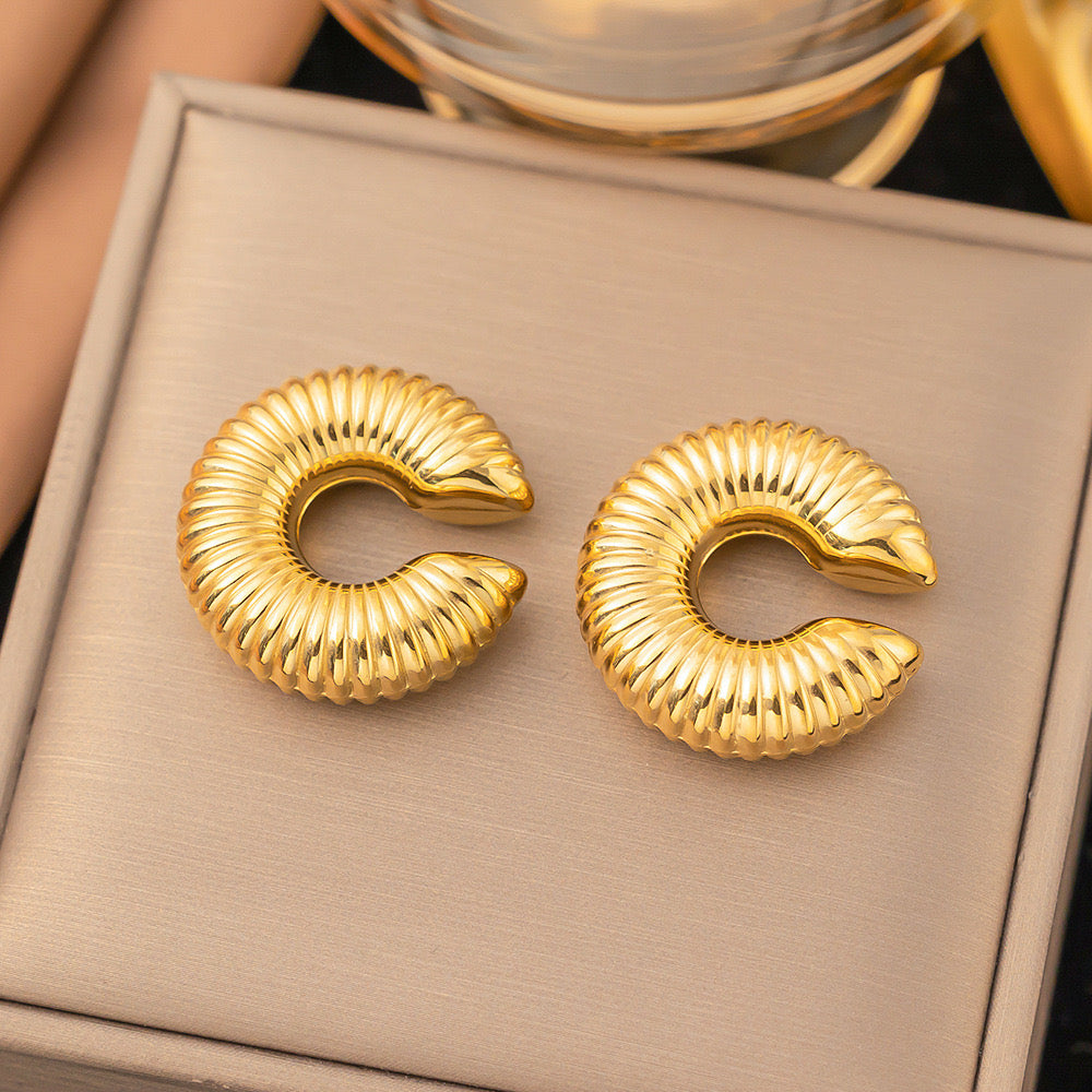 Regal C Shaped Gold Ear Cuff