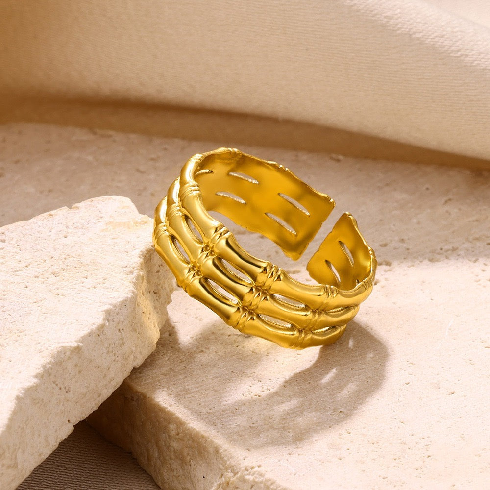 Radiant Loop Gold Ring