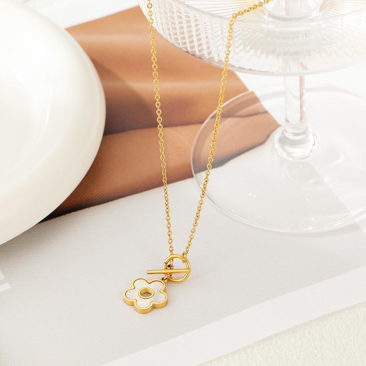 Mother of Pearl Bloom Necklace