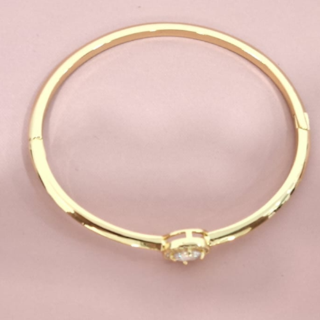 Round Diamond Solitaire Bangle - Gold 1