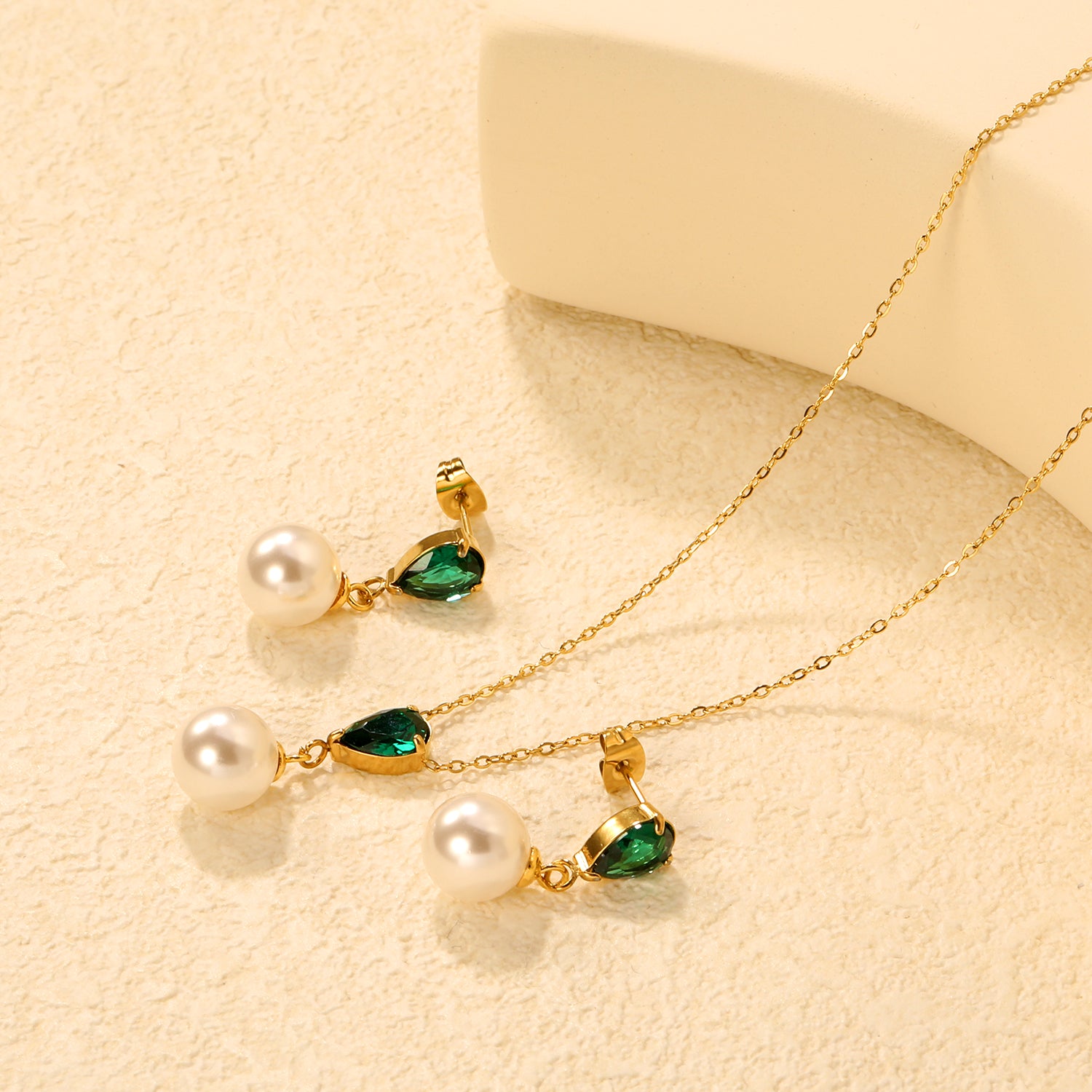 Green and Pearl Pendant Set